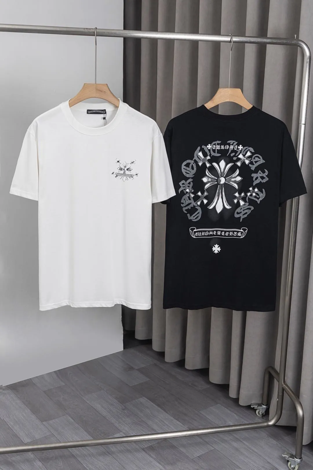 P130 X063 Chrome Hearts 25ss new T-sleeve! Made of 260g double yarn pure cotton fabric, front and back pattern + letter logo printing process, fashionable and versatile, same style for men and women. Color: black, white, size: M～3XL